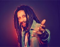 Julian Marley and Uprising in concerto